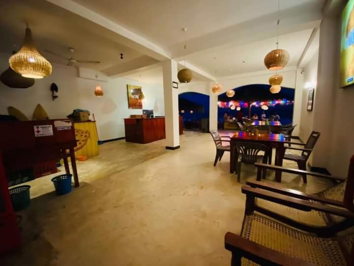 Copacabana Beach Hotel Hikkaduwa Zewnętrze zdjęcie