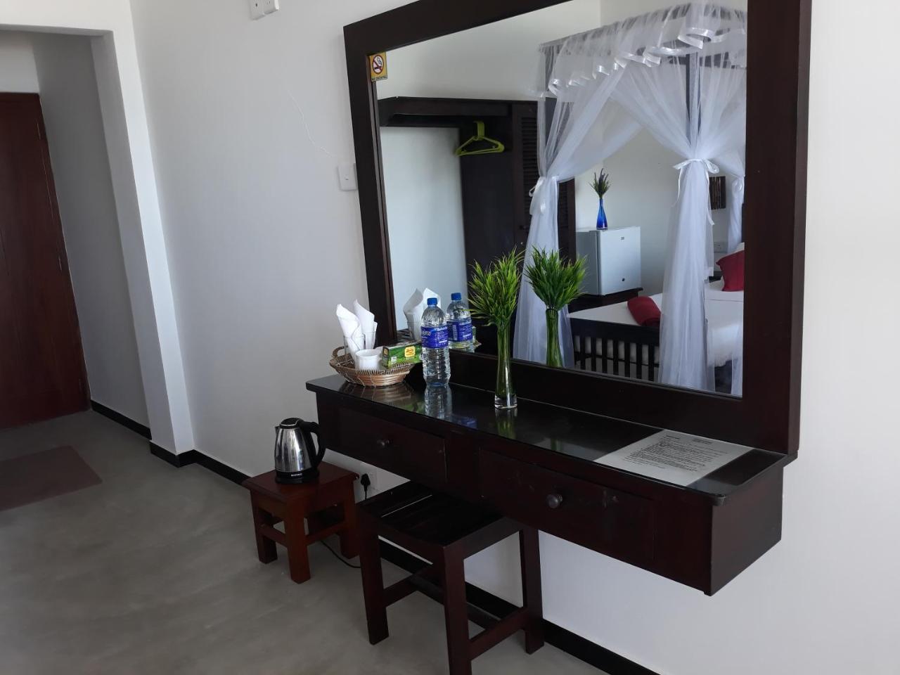 Copacabana Beach Hotel Hikkaduwa Pokój zdjęcie