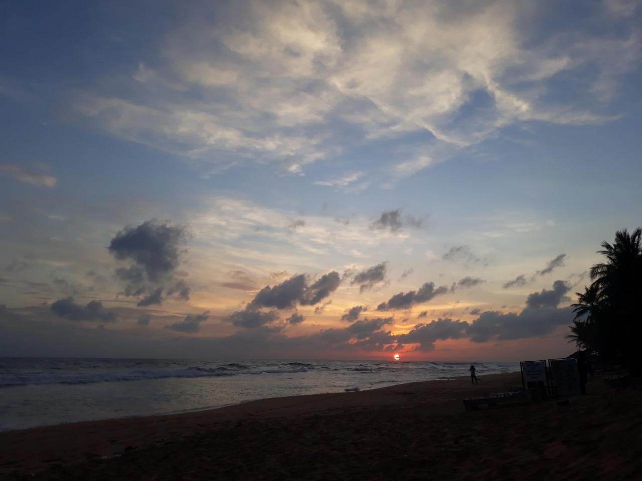 Copacabana Beach Hotel Hikkaduwa Zewnętrze zdjęcie